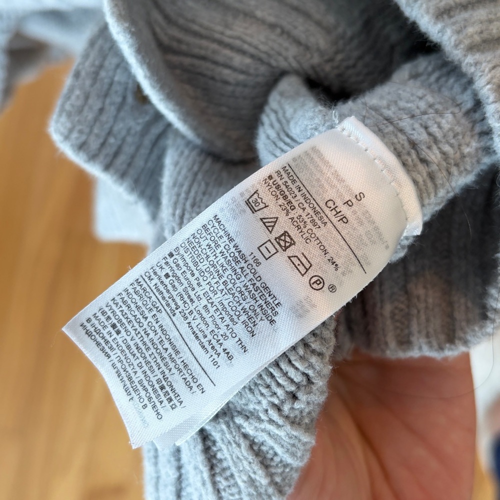 GAP Women's Light Gray Cable Knit Cardigan - Picture 3 of 3